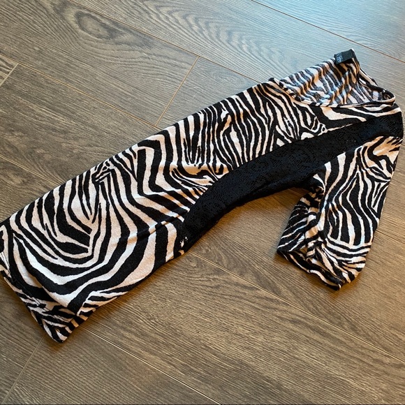 Day trip Zebra and lace top 3/30$ - Picture 4 of 6